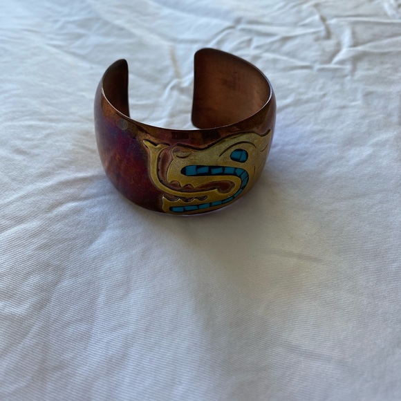 Mexican etched copper cuff bracelet - Picture 4 of 5